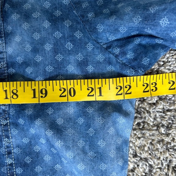 5/$25 LR Scoop Men's Blue Denim Chambray Button up Shirt size medium - Picture 5 of 6